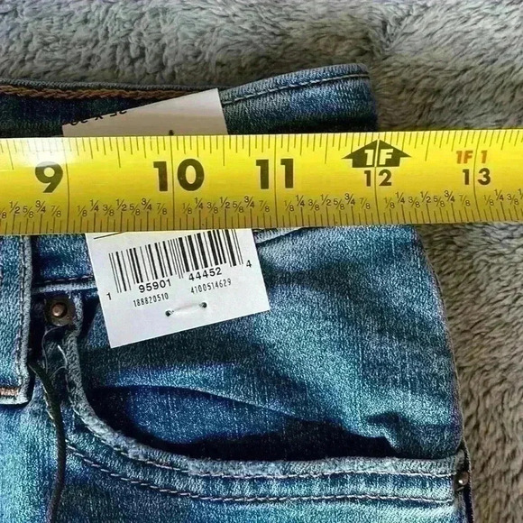 Levi's 721 High-Rise Skinny Jeans Size 25 NWT - Picture 3 of 9